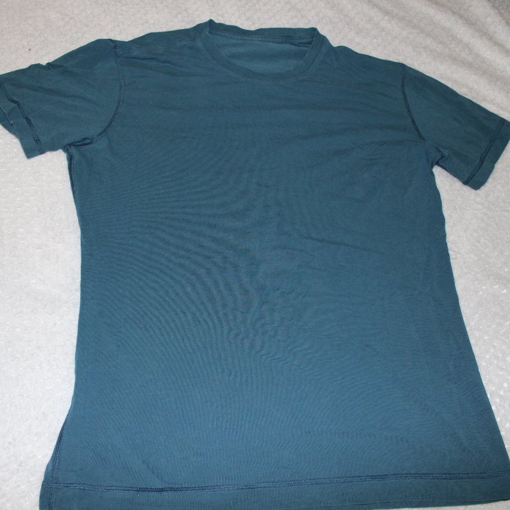 Men's L Blue lululemon workout shirt